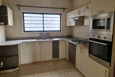 2 Bed Apartment with En Suite at Rhapta Road - 4
