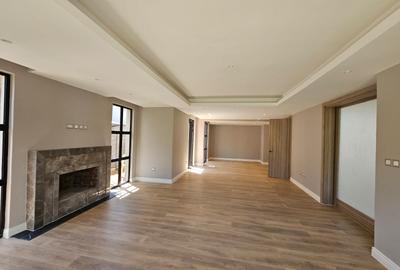 5 Bed Villa with En Suite in Runda - 4