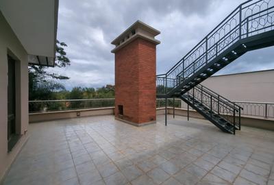 5 Bed Townhouse with En Suite in Lavington - 3