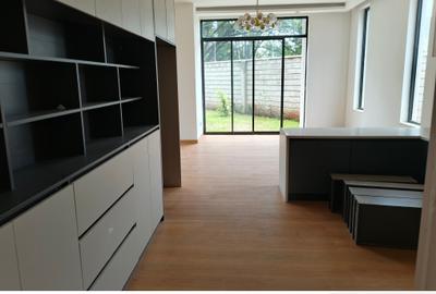 5 Bed Townhouse with En Suite at Lavington - 3