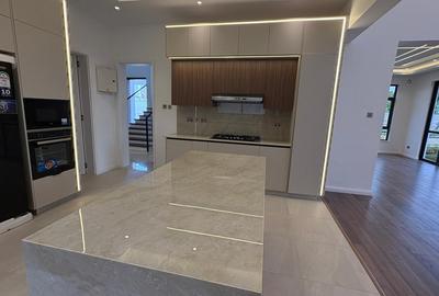 5 Bed Villa with En Suite in Lavington - 3
