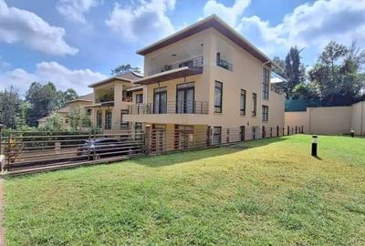 5 Bed House with En Suite in Lavington