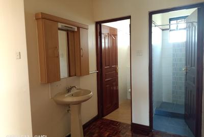 2 Bed Apartment with En Suite in Kilimani - 4
