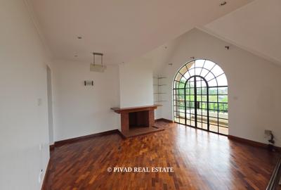 4 Bed House with Swimming Pool in Garden Estate - 2