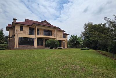 5 Bed House with En Suite in Runda