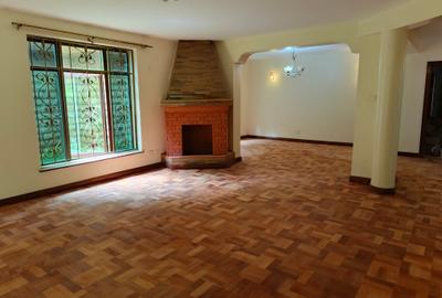 5 Bed Townhouse with En Suite at Lavington - 3