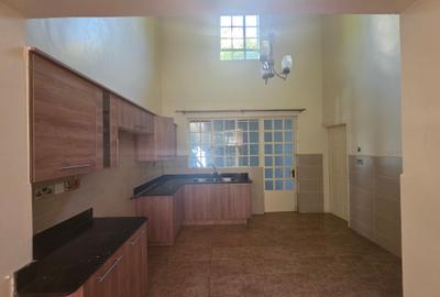 4 Bed Villa with En Suite at Redhill - 2