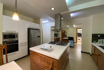 5 Bed Villa with En Suite at Kyuna