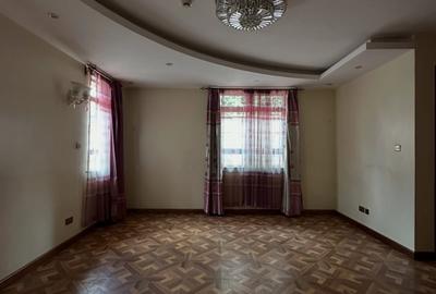 5 Bed Townhouse with En Suite in Lavington - 3