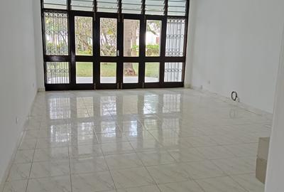 2 Bed Villa with En Suite at 3 Rd Avanue - 2