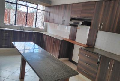 5 Bed Townhouse with En Suite in Westlands Area