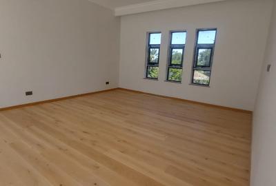 5 Bed Villa with En Suite at Lavington