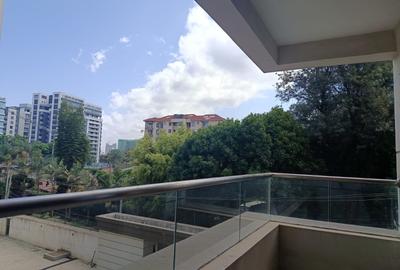 3 Bed Apartment with En Suite in Riverside - 2