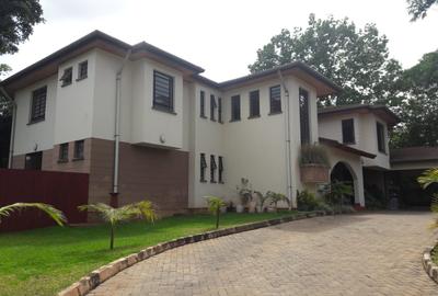 5 Bed Townhouse with En Suite at Kitisuru.