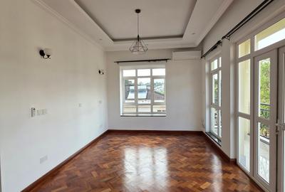 5 Bed Townhouse with En Suite in Lavington - 3