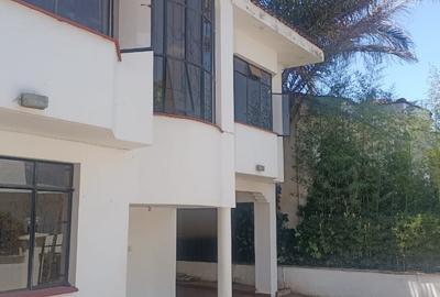 5 Bed Townhouse with En Suite in Riverside