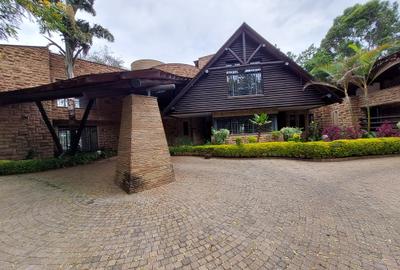 5 Bed House with En Suite at Lake View - 2