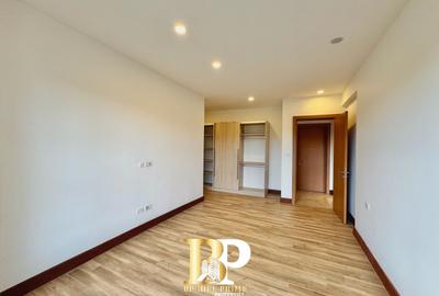 3 Bed Apartment with En Suite in Parklands - 4