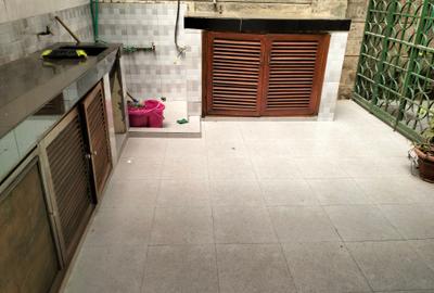 5 Bed Townhouse with En Suite in Spring Valley