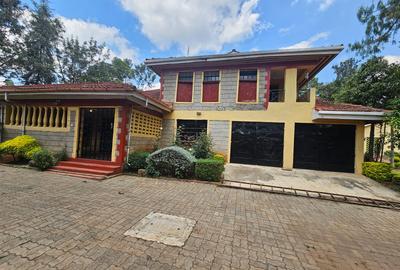 5 Bed House with En Suite in Nyari