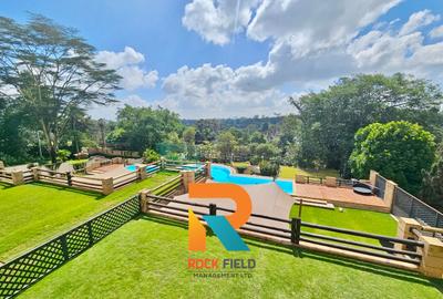 5 Bed House with En Suite in Lavington - 3