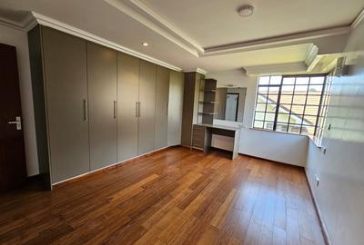 4 Bed Townhouse with En Suite in Kitisuru