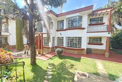 5 Bed House with En Suite in Nyari