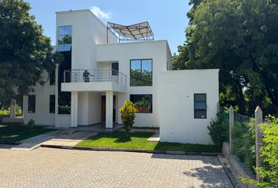 4 Bed House with En Suite in Vipingo