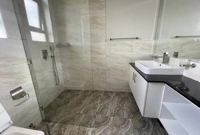 4 Bed Apartment with En Suite in Riverside - 2