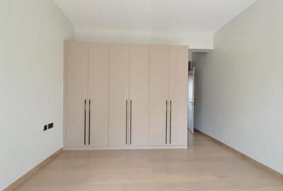 4 Bed Villa with En Suite at Lavington - 3