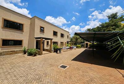 4 Bed House with En Suite in Runda