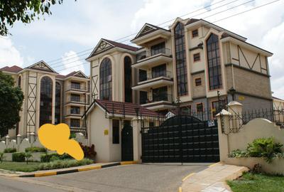 Serviced 2 Bed Apartment with En Suite in Parklands