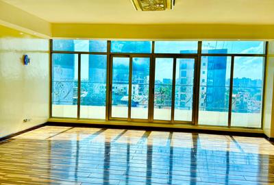 3 Bed Apartment with En Suite in Parklands - 2