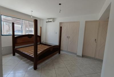 3 Bed Apartment with En Suite at 1St Avenue