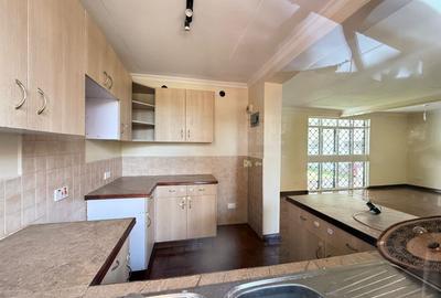 3 Bed House with Garden at Lavington - 4