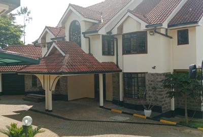 5 Bed House with En Suite in Runda