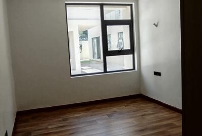 6 Bed Townhouse with En Suite in Lavington - 4