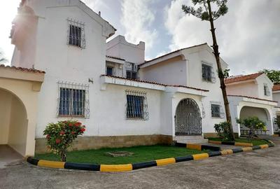 4 Bed House with En Suite at Links Road