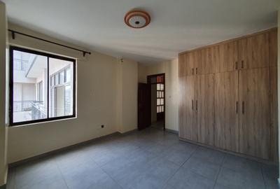 3 Bed Apartment with En Suite in Parklands - 4