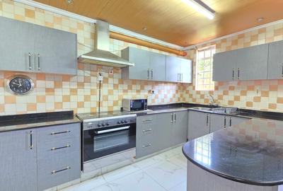 3 Bed Townhouse with En Suite at Old Runda - 4