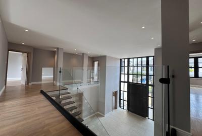 4 Bed Villa with Swimming Pool in Runda - 2