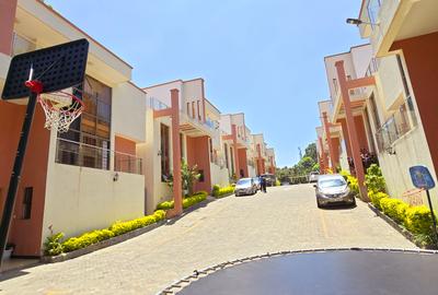 5 Bed Townhouse with En Suite at Off Convent Drive - 2