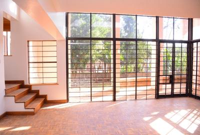 4 Bed House with En Suite in Runda - 3