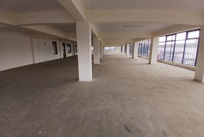 8,400 ft² Commercial Property with Parking in Industrial Area - 4