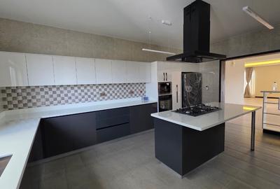 3 Bed Apartment with En Suite in Riverside - 2