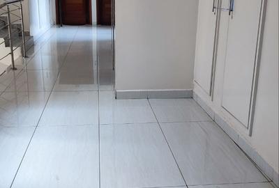 4 Bed Apartment with En Suite in Riverside