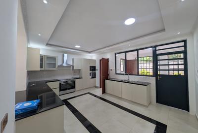5 Bed Townhouse with En Suite in Lavington