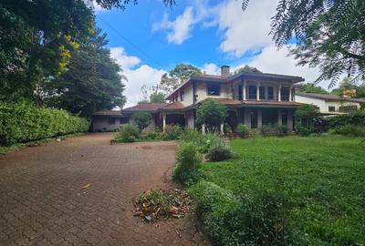 5 Bed House with En Suite in Nyari