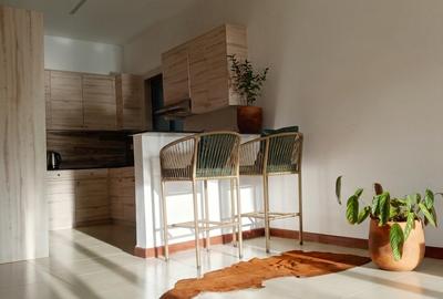 Serviced 2 Bed Apartment with En Suite at Lantana