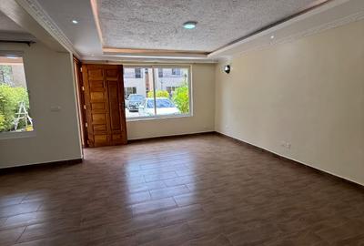 4 Bed Townhouse with En Suite at Gateway Mall - 4